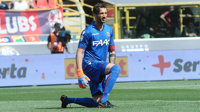 BOLOGNA, ITALY - APRIL 29: Antonio Mirante goalkeeper of Bologna FC reacts during the serie A match between Bologna FC and AC Milan at Stadio Renato Dall'Ara on April 29, 2018 in Bologna, Italy.