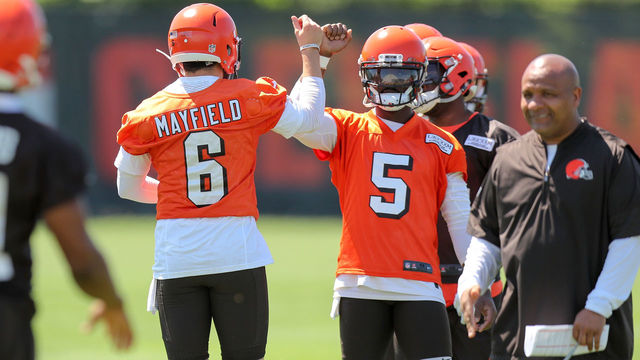 BEREA, OH - MAY 23: Cleveland Browns quarterback Baker Mayfield (6) and Cleveland Browns quarterback Tyrod Taylor (5) participates in drills during the Cleveland Browns OTA at the Cleveland Browns Training Facility in Berea, Ohio.