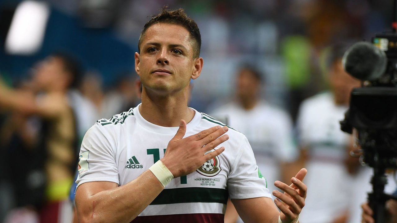 Mexico's forward Javier Hernandez applauds the crowd after the final whistle during the Russia 2018 World Cup Group F football match between South Korea and Mexico at the Rostov Arena in Rostov-On-Don on June 23, 2018.