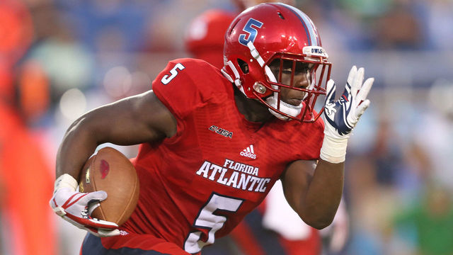 BOCA RATON, FL - NOVEMBER 3: Devin Singletary #5 of the Florida Atlantic Owls runs with the ball against the Marshall Thundering Herd at FAU Stadium on November 3, 2017 in Boca Raton, Florida. FAU defeated Marshall 30-25.