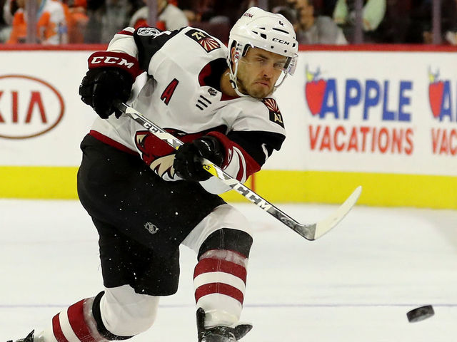 Report: Hjalmarsson to miss around 3 months with cracked fi…