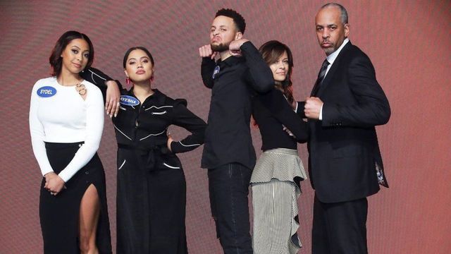 The Currys defeat the Pauls in 'Celebrity Family Feud'