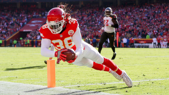 KANSAS CITY, MO - NOVEMBER 20: Free safety Ron Parker #38 of the Kansas City Chiefs stretches to intercept a pass from quarterback Jameis Winston #3 of the Tampa Bay Buccaneers that would be dropped as he hit the ground at Arrowhead Stadium during the second quarter of the game on November 20, 2016 in Kansas City, Missouri.