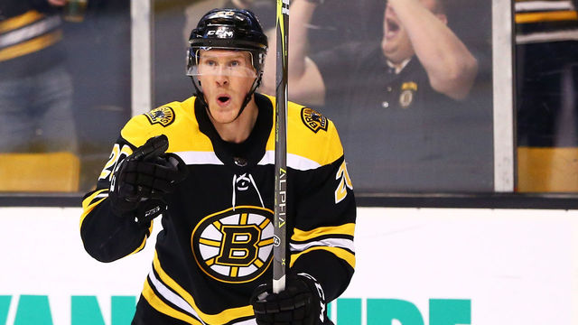 BOSTON, MA - FEBRUARY 27: Riley Nash #20 of the Boston Bruins reacts after scoring in the first period of a game against the Carolina Hurricanes at TD Garden on February 27, 2018 in Boston, Massachusetts.