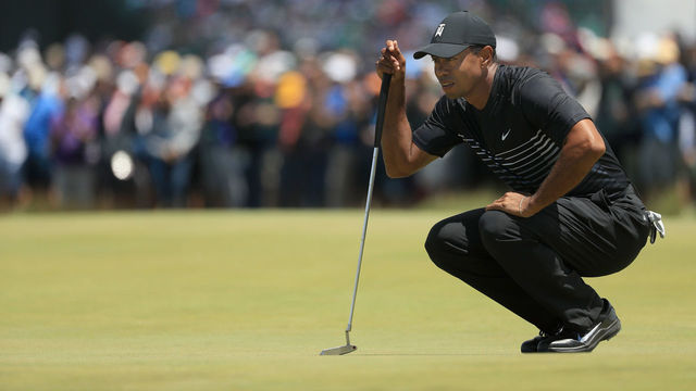 SOUTHAMPTON, NY - JUNE 15: Tiger Woods of the United States lines up a put on the eighth green during the second round of the 2018 U.S. Open at Shinnecock Hills Golf Club on June 15, 2018 in Southampton, New York.