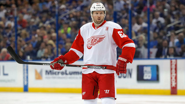 TAMPA, FL - OCTOBER 13: Thomas Vanek #62 of the Detroit Red Wings gets ready for a face-off against Tampa Bay Lightning during a game at the Amalie Arena on October 13, 2016 in Tampa, Florida.