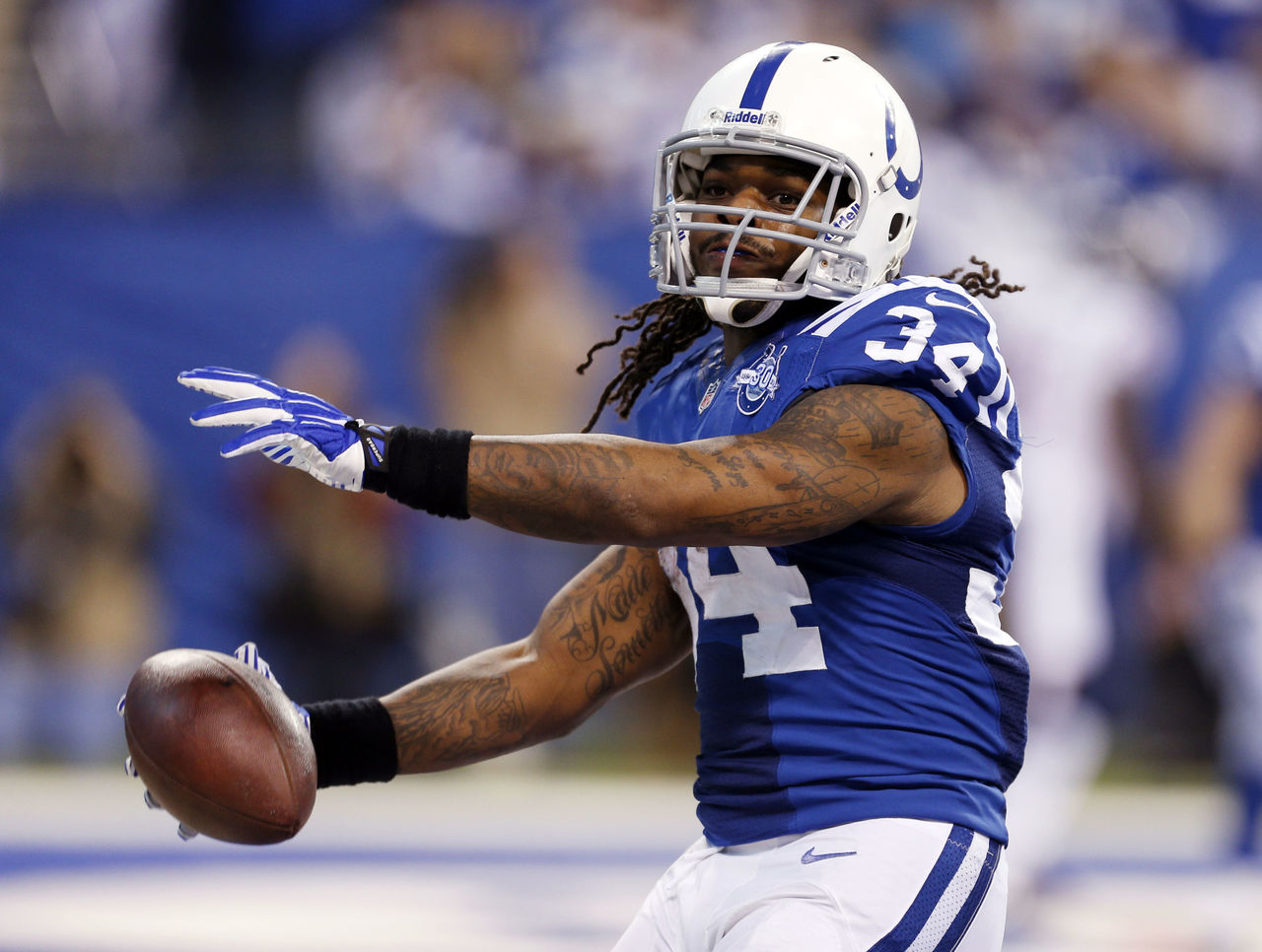 Colts' Matt Hasselbeck compares Trent Richardson to Marshawn Lynch