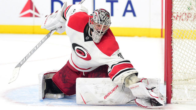 LOS ANGELES, CA - DECEMBER 08: Cam Ward #30 of the Carolina Hurricanes makes a glove save during the second period against the Los Angeles Kings t Staples Center on December 8, 2016 in Los Angeles, California.