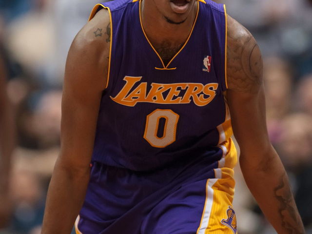 Lakers' Nick Young suffers injury in Wednesday's loss