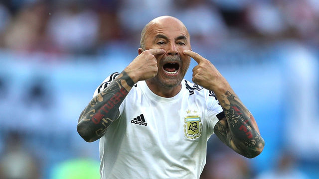 KAZAN, RUSSIA - JUNE 30: Jorge Sampaoli, Head coach of of Argentina gives his team instructions during the 2018 FIFA World Cup Russia Round of 16 match between France and Argentina at Kazan Arena on June 30, 2018 in Kazan, Russia.