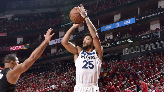 HOUSTON, TX - APRIL 25: Derrick Rose #25 of the Minnesota Timberwolves shoots the ball against the Houston Rockets in Game Five of the Western Conference Quarterfinals during the 2018 NBA Playoffs on April 25, 2018 at the Toyota Center in Houston, Texas. NOTE TO USER: User expressly acknowledges and agrees that, by downloading and/or using this photograph, user is consenting to the terms and conditions of the Getty Images License Agreement. Mandatory Copyright Notice: Copyright 2018 NBAE