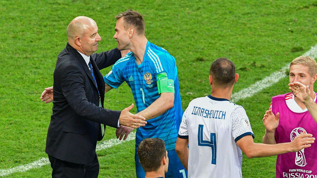 Russia's goalkeeper Igor Akinfeev (C) celebrates with Russia's coach Stanislav Cherchesov (L) after winning the Russia 2018 World Cup round of 16 football match between Spain and Russia at the Luzhniki Stadium in Moscow on July 1, 2018.