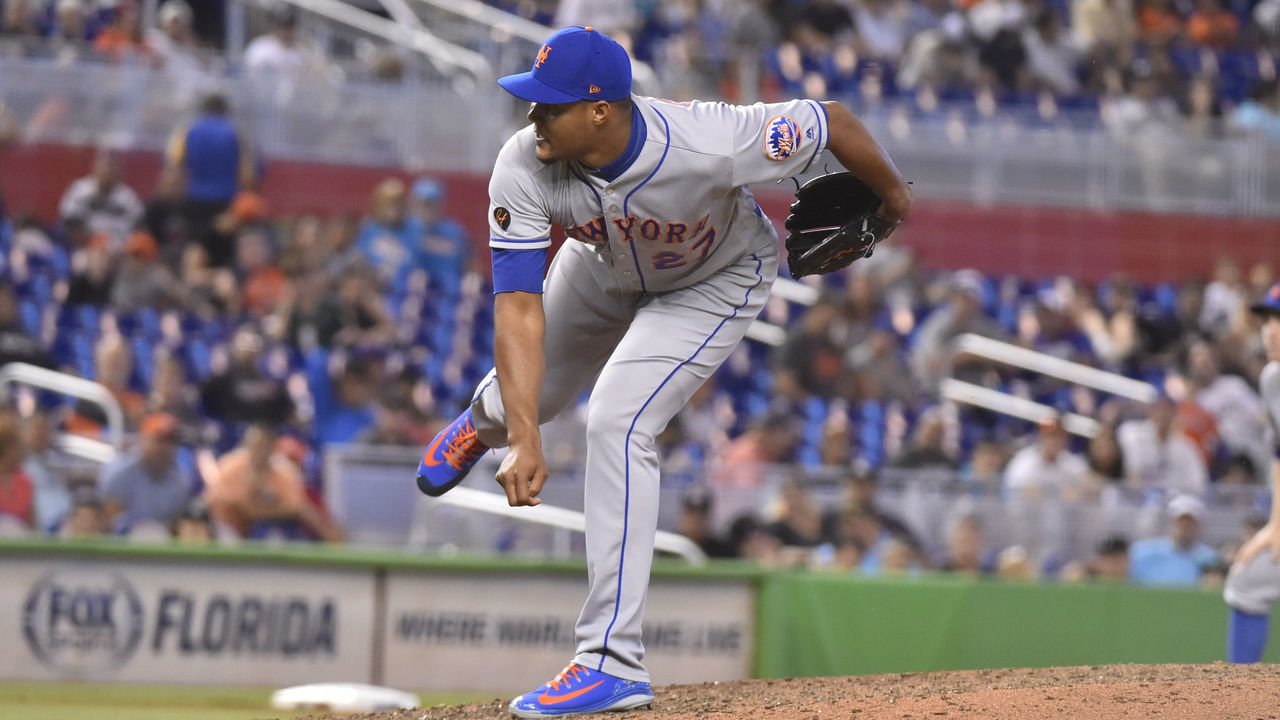 MIAMI, FL - JULY 1: Jeurys Familia #27 of the New York Mets throws a pitch during the ninth inning against the Miami Marlins at Marlins Park on July 1, 2018 in Miami, Florida.