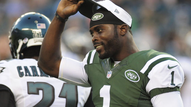 PHILADELPHIA, PA - AUGUST 28: Quarterback Michael Vick #1 of the New York Jets comes out of the preseason game against the Philadelphia Eagles and tips his cap to the crowd on August 28, 2014 at Lincoln Financial Field in Philadelphia, Pennsylvania.