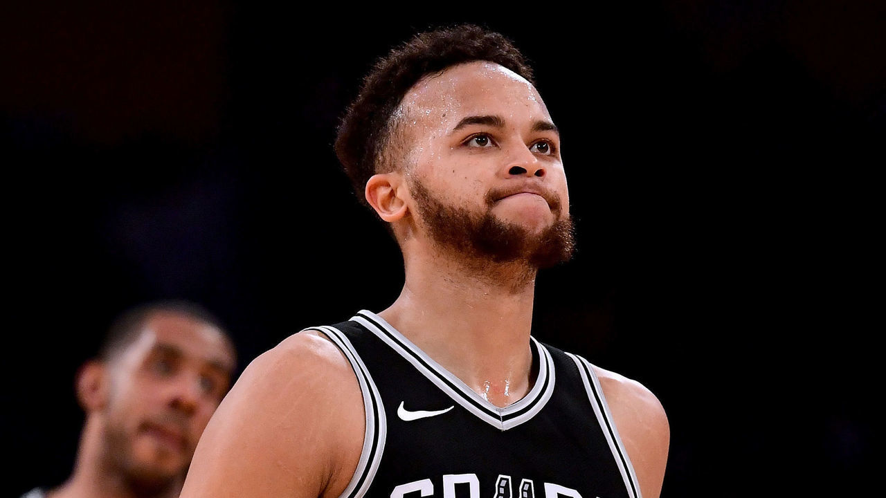 LOS ANGELES, CA - JANUARY 11: Kyle Anderson #1 of the San Antonio Spurs reacts after a timeout during the first half against the Los Angeles Lakers at Staples Center on January 11, 2018 in Los Angeles, California.