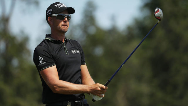 SOUTHAMPTON, NY - JUNE 17: Henrik Stenson of Sweden plays his shot from the seventh tee during the final round of the 2018 U.S. Open at Shinnecock Hills Golf Club on June 17, 2018 in Southampton, New York.