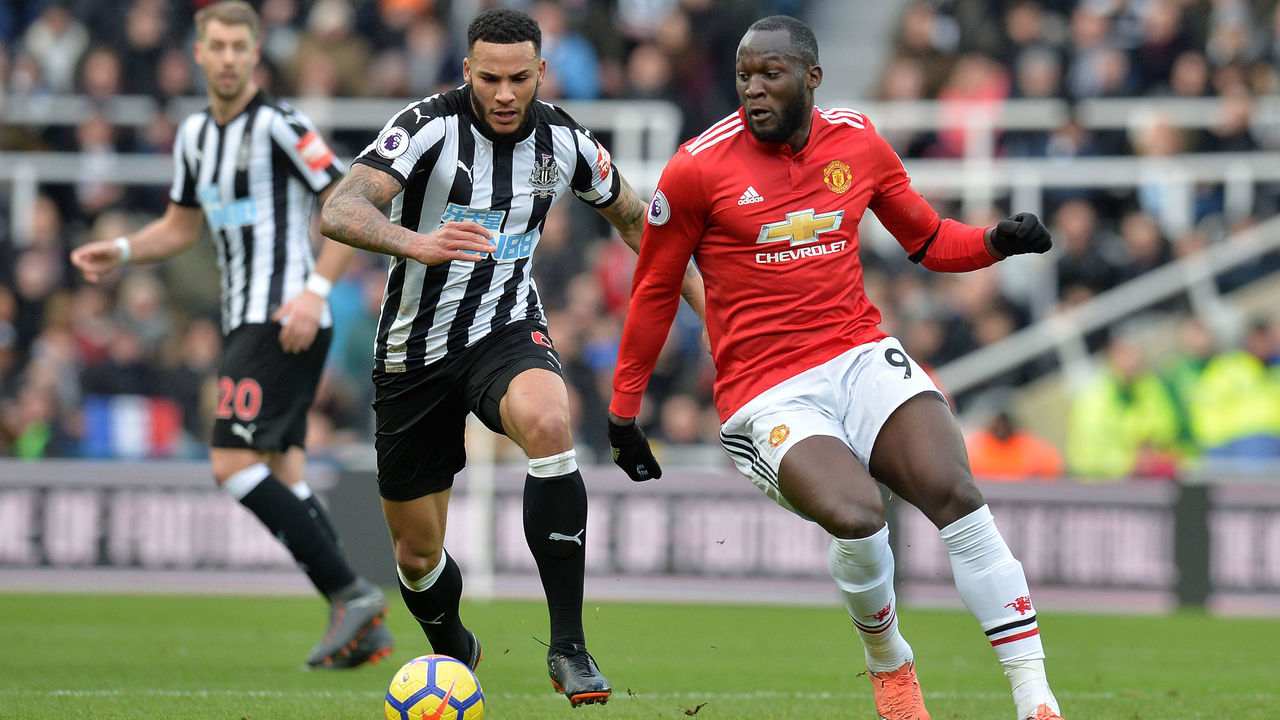 NEWCASTLE UPON TYNE, ENGLAND - FEBRUARY 11: Jamaal Lascelles of Newcastle United challenges Romelu Lukaku of Manchester United for the ball during the Premier League match between Newcastle United and Manchester United at St. James Park on February 10, 2018 in Newcastle upon Tyne, England.