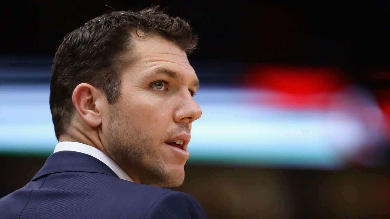 CHICAGO, IL - JANUARY 26: Head coach Luke Walton of the Los Angeles Lakers watches as his team takes on the Chicago Bulls at the United Center on January 26, 2018 in Chicago, Illinois. The Lakers defeated the Bulls 108-103.