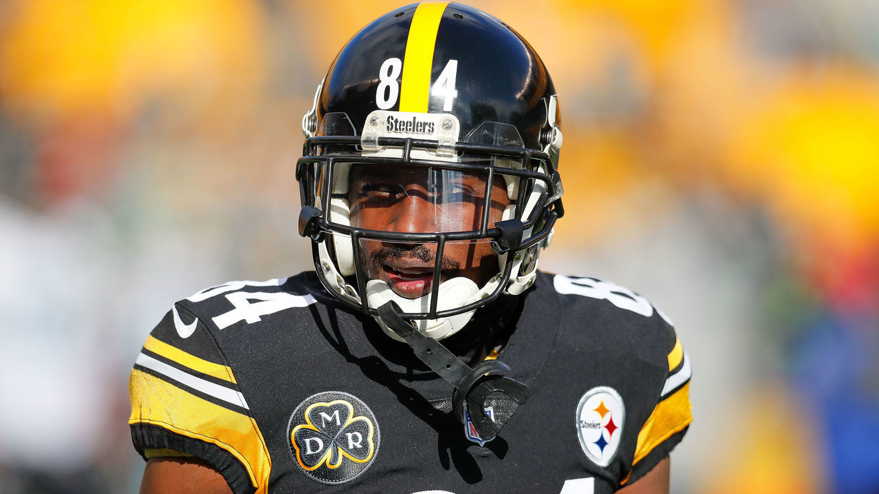 PITTSBURGH, PA - JANUARY 14: Antonio Brown #84 of the Pittsburgh Steelers looks on prior to the AFC Divisional Playoff game against the Jacksonville Jaguars at Heinz Field on January 14, 2018 in Pittsburgh, Pennsylvania.