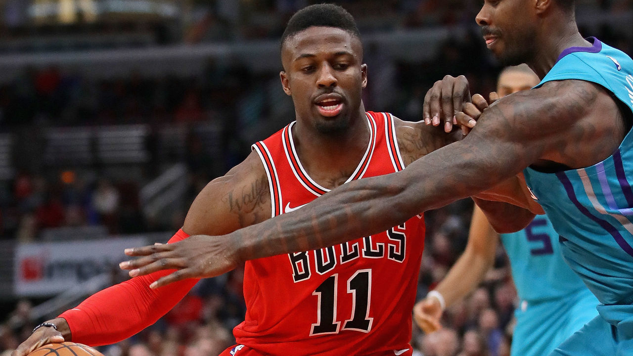 CHICAGO, IL - APRIL 03: David Nwaba #11 of the Chicago Bulls moves against Marvin Williams #2 of the Charlotte Hornets at the United Center on April 3, 2018 in Chicago, Illinois. The Bulls defeated the Hornets 120-114.