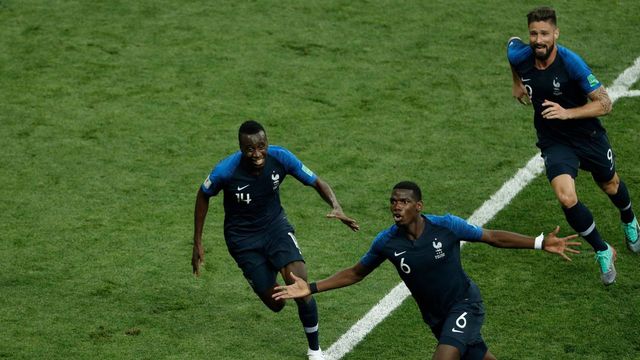 TOPSHOT - France's midfielder Paul Pogba (C) celebrates with France's midfielder Blaise Matuidi (L) and France's forward Olivier Giroud (R) after scoring a goal during the Russia 2018 World Cup final football match between France and Croatia at the Luzhniki Stadium in Moscow on July 15, 2018.