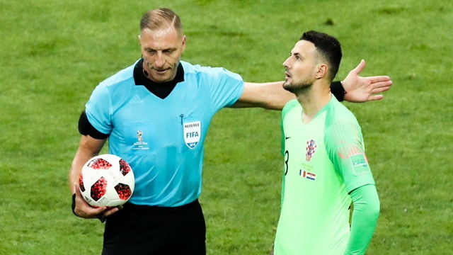MOSCOW, RUSSIA - JULY 15, 2018: Referee Nestor Pitana (L) and Croatia's goalkeeper Danijel Subasic in the 2018 FIFA World Cup Final match between France and Croatia at Luzhniki Stadium. Stanislav Krasilnikov/TASS
