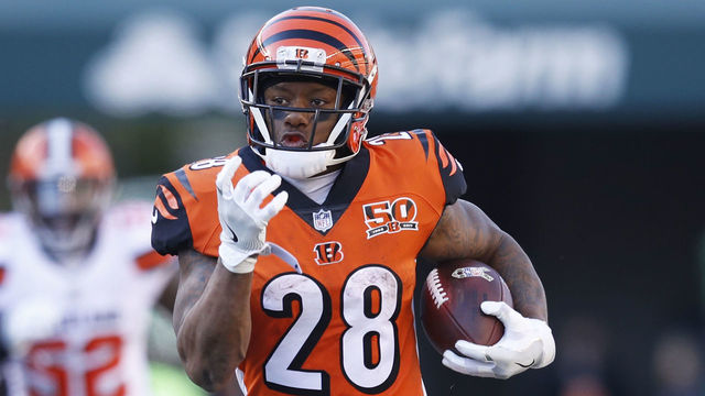 CINCINNATI, OH - NOVEMBER 26: Joe Mixon #28 of the Cincinnati Bengals runs for a 36-yard gain after a catch against the Cleveland Browns in the first half of a game at Paul Brown Stadium on November 26, 2017 in Cincinnati, Ohio.