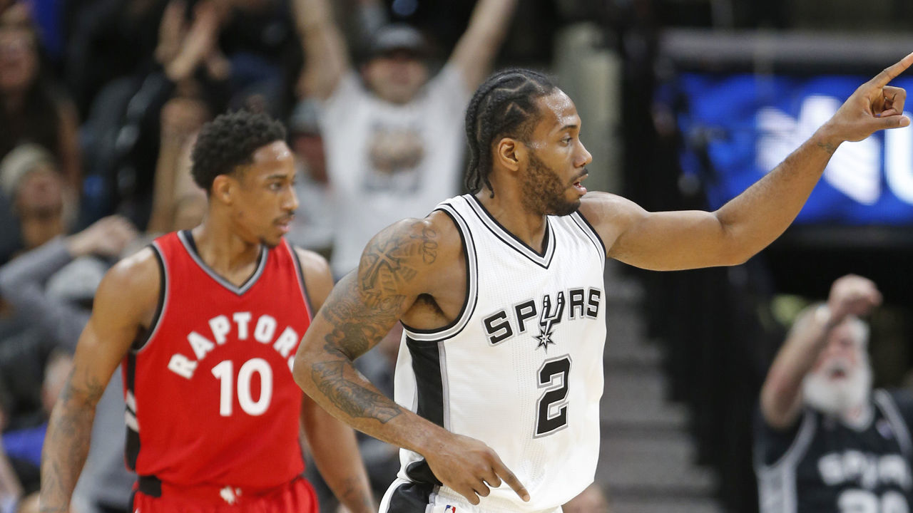 SAN ANTONIO,TX - JANUARY 3: Kawhi Leonard #2 of the San Antonio Spurs points to teammates after hitting a three against the Toronto Raptors at AT&T Center on January 3, 2017 in San Antonio, Texas. NOTE TO USER: User expressly acknowledges and agrees that , by downloading and or using this photograph, User is consenting to the terms and conditions of the Getty Images License Agreement.