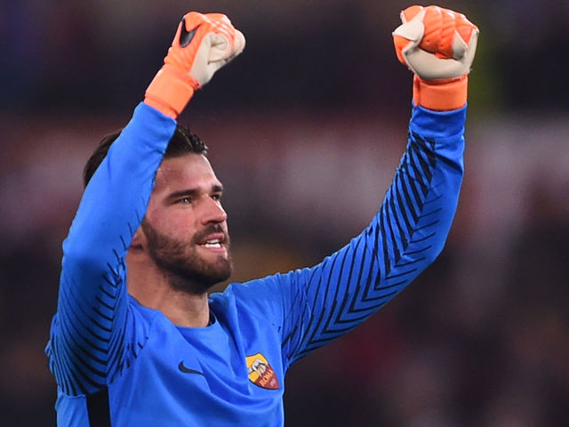 Roma's Brazilian goalkeeper Alisson celebrates afer winning 1-0 the UEFA Champions League round of 16 second leg football match AS Roma vs Shakhtar Donetsk on March 13, 2018 at the Olympic stadium in Rome. Roma reached the Champions League quarter-finals for the first time in 10 years as Edin Dzeko edged them past Shakhtar Donetsk 1-0 at the Stadio Olimpico on Tuesday for an away goals victory. / AFP PHOTO / Filippo MONTEFORTE