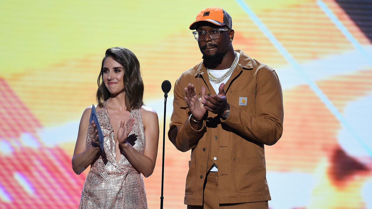 LOS ANGELES, CA - JULY 18: Actor Alison Brie (L) and NFL player Von Miller speak onstage at The 2018 ESPYS at Microsoft Theater on July 18, 2018 in Los Angeles, California.