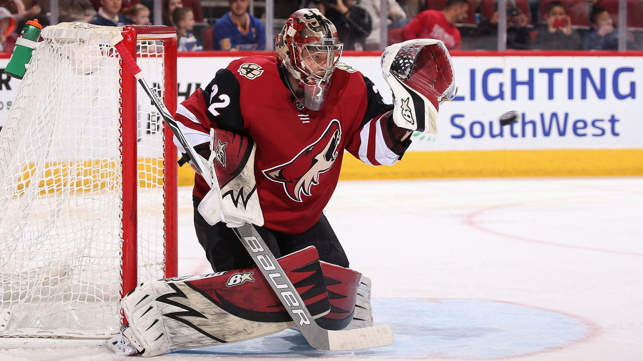 GLENDALE, AZ - MARCH 31: Goaltender Antti Raanta #32 of the Arizona Coyotes makes a glvoe save on the shot from the St. Louis Blues during the second period of the NHL game at Gila River Arena on March 31, 2018 in Glendale, Arizona.