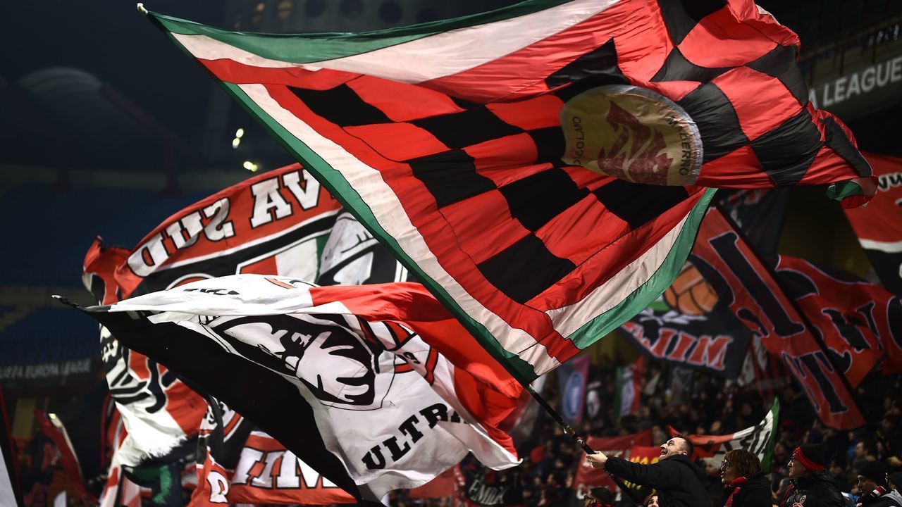 AC Milan supporters wave flags during the UEFA Europa League round of 32 second-leg football match AC Milan Vs Ludogorets at the 'San Siro Stadium' in Milan on February 22, 2018. / AFP PHOTO / MARCO BERTORELLO