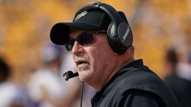 PITTSBURGH, PA - SEPTEMBER 17: Minnesota Vikings Offensive Line coach Tony Sparano looks on during an NFL football game between the Minnesota Vikings and the Pittsburgh Steelers on September 17, 2017 at Heinz Field in Pittsburgh, PA.