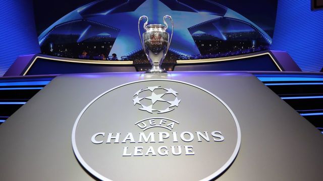 TOPSHOT - The Champions League Trophy stands on display during the UEFA Champions League football group stage draw ceremony in Monaco on August 24, 2017. / AFP PHOTO / VALERY HACHE