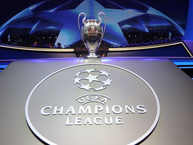 TOPSHOT - The Champions League Trophy stands on display during the UEFA Champions League football group stage draw ceremony in Monaco on August 24, 2017. / AFP PHOTO / VALERY HACHE
