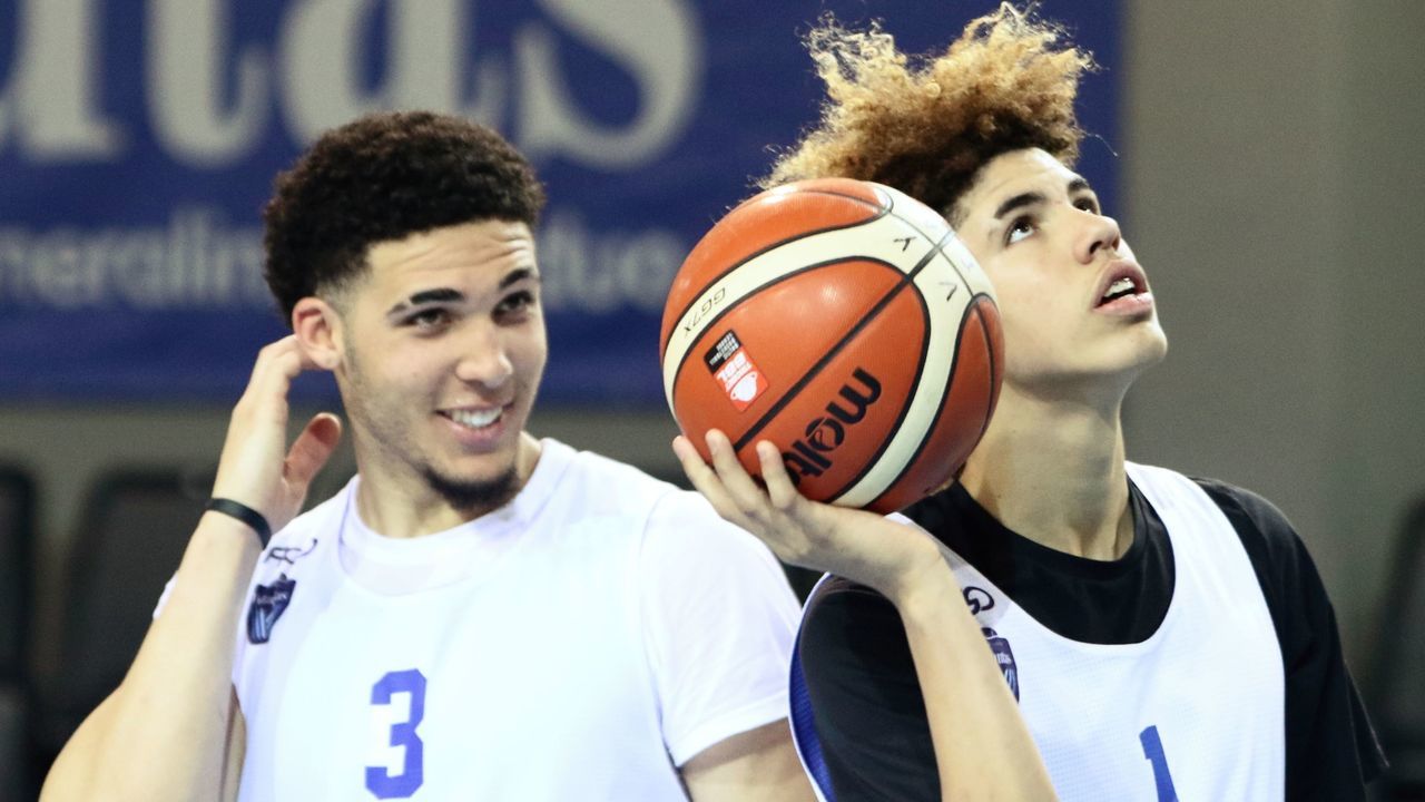 US basketball players LiAngelo Ball (L) and Lamelo Ball takes part in their first training session in Prienai, Lithuania, where they will play for the Vytautas club on January 5, 2018. Basketball-crazed Lithuania welcomed LiAngelo and LaMelo Ball, the two youngest sons of flamboyant Los Angeles entrepreneur LaVar Ball who recently made headlines due to a feud with US President Donald Trump. / AFP PHOTO / Petras Malukas