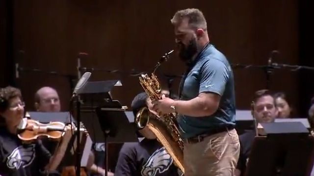 Watch: Eagles' Kelce performs 'Fly Eagles Fly' with Philadelphia Orchestra