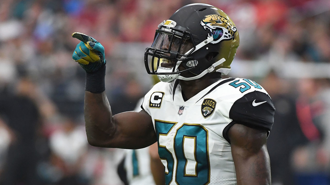 GLENDALE, AZ - NOVEMBER 26: Telvin Smith #50 of the Jacksonville Jaguars gestures on the field in the first half against the Arizona Cardinals at University of Phoenix Stadium on November 26, 2017 in Glendale, Arizona.