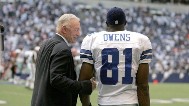 IRVING, TX - OCTOBER 05: Terrell Owens #81 of the Dallas Cowboys speaks with Owner Jerry Jones during a game against the Cincinnati Bengals on October 5, 2008 at Texas Stadium in Irving, Texas.