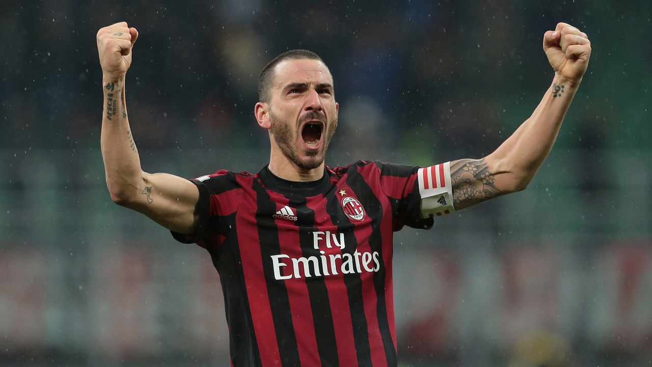 MILAN, ITALY - DECEMBER 27: Leonardo Bonucci of AC Milan celebrates the victory at the end of the TIM Cup match between AC Milan and FC Internazionale at Stadio Giuseppe Meazza on December 27, 2017 in Milan, Italy.