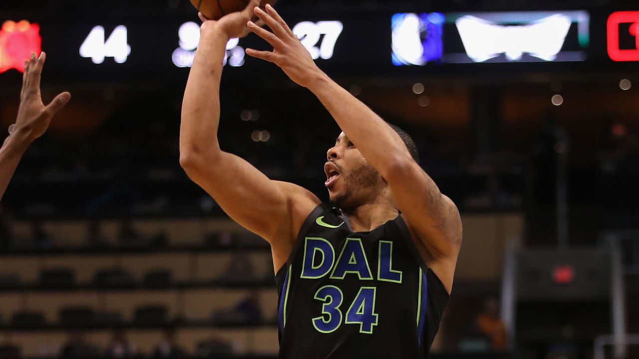 PHOENIX, AZ - JANUARY 31: Devin Harris #34 of the Dallas Mavericks attempts a shot against the Phoenix Suns during the first half of the NBA game at Talking Stick Resort Arena on January 31, 2018 in Phoenix, Arizona.