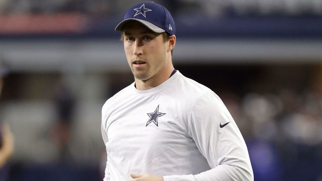 ARLINGTON, TX - JANUARY 15: Sean Lee #50 of the Dallas Cowboys warms up on the field prior to the NFC Divisional Playoff game against the Green Bay Packers at AT&T Stadium on January 15, 2017 in Arlington, Texas.