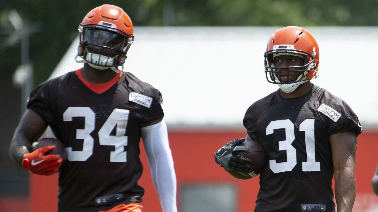 BEREA, OH - JUNE 13, 2018: (L to R) Running backs Carlos Hyde #34, Nick Chubb #31 and Dontrell Hilliard #25 of the Cleveland Browns take part in a drill during a mandatory mini camp on June 13, 2018 at the Cleveland Browns training facility in Berea, Ohio. (Photo by: 2018 Diamond Images/Getty Images)