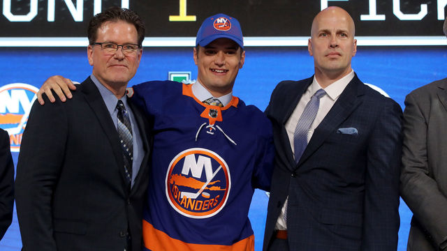 DALLAS, TX - JUNE 22: Oliver Wahlstrom poses after being selected eleventh overall by the New York Islanders during the first round of the 2018 NHL Draft at American Airlines Center on June 22, 2018 in Dallas, Texas.