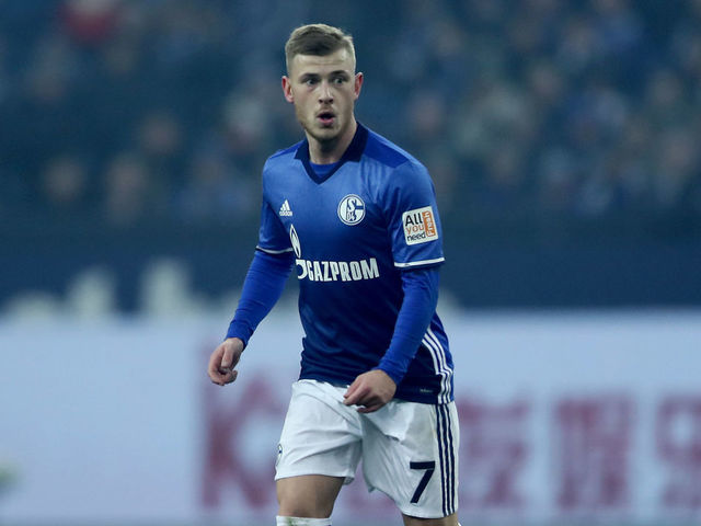 GELSENKIRCHEN, GERMANY - MARCH 03: Max Meyer of Schalke runs with the ball during the Bundesliga match between FC Schalke 04 and Hertha BSC at Veltins-Arena on March 3, 2018 in Gelsenkirchen, Germany. The match between Schalke and Berlin ended 1-0.