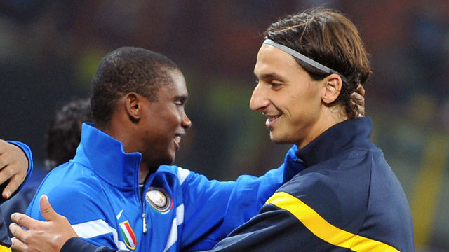 Inter Milan's Cameroonian forward Samuel Eto'o (L) salutes Barcelona's Swedish forward Zlatan Ibrahimovic before their UEFA Champions League football match at San Siro Stadium in Milan on September 16, 2009. The match ended in a 0-0 draw. AFP PHOTO / Christophe Simon