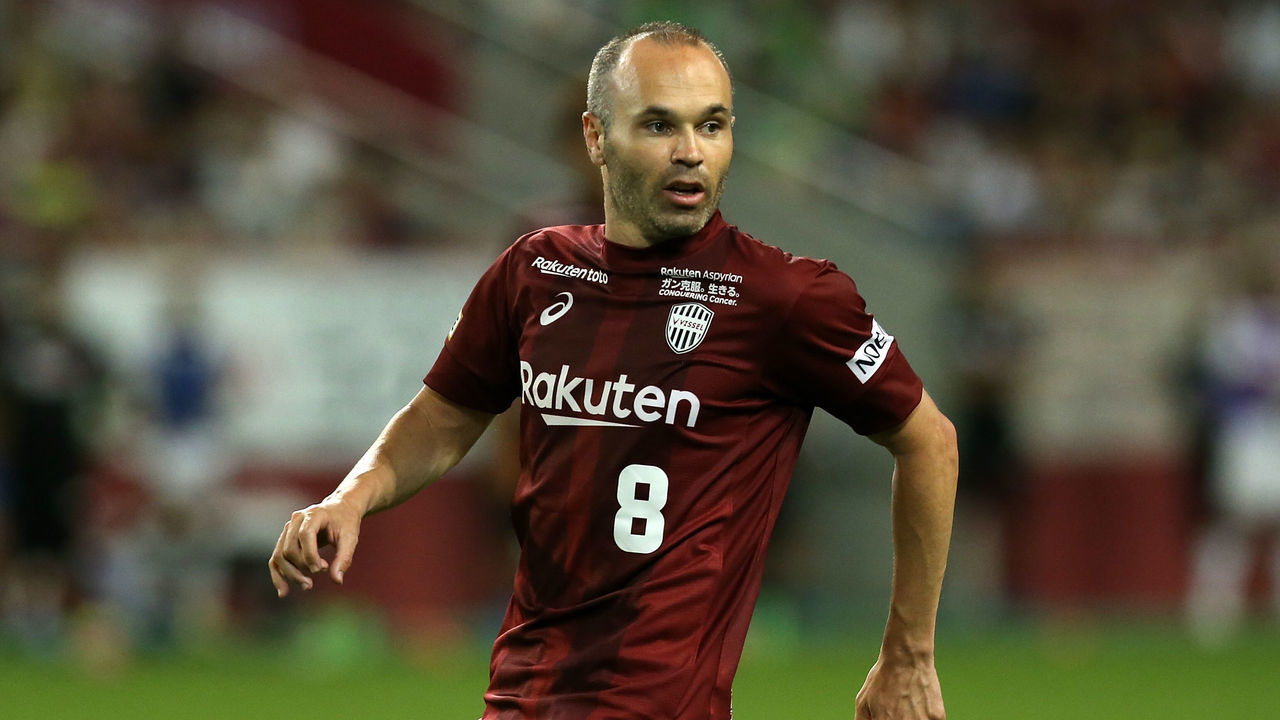 KOBE, JAPAN - JULY 22: (EDITORIAL USE ONLY) Andres Iniesta of Vissel Kobe in action during the J.League J1 match between Vissel Kobe and Shonan Bellmare at Noevir Stadium Kobe on July 22, 2018 in Kobe, Hyogo, Japan.