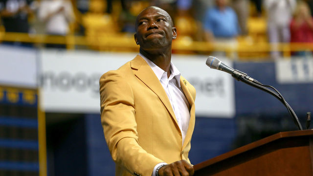 CHATTANOOGA, TN - AUGUST 04: Terrell Owens delivers his induction speech at the University of Tennessee at Chattanooga, his alma mater on Aug. 4, 2018 at McKenzie Arena in Chattanooga, Tennessee