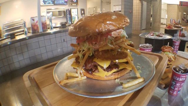 Arizona Cardinals challenging fans to eat 7-pound, $75 burger