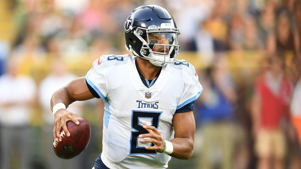 GREEN BAY, WI - AUGUST 09: Marcus Mariota #8 of the Tennessee Titans looks to pass during the first quarter of a preseason game against the Green Bay Packers at Lambeau Field on August 9, 2018 in Green Bay, Wisconsin.